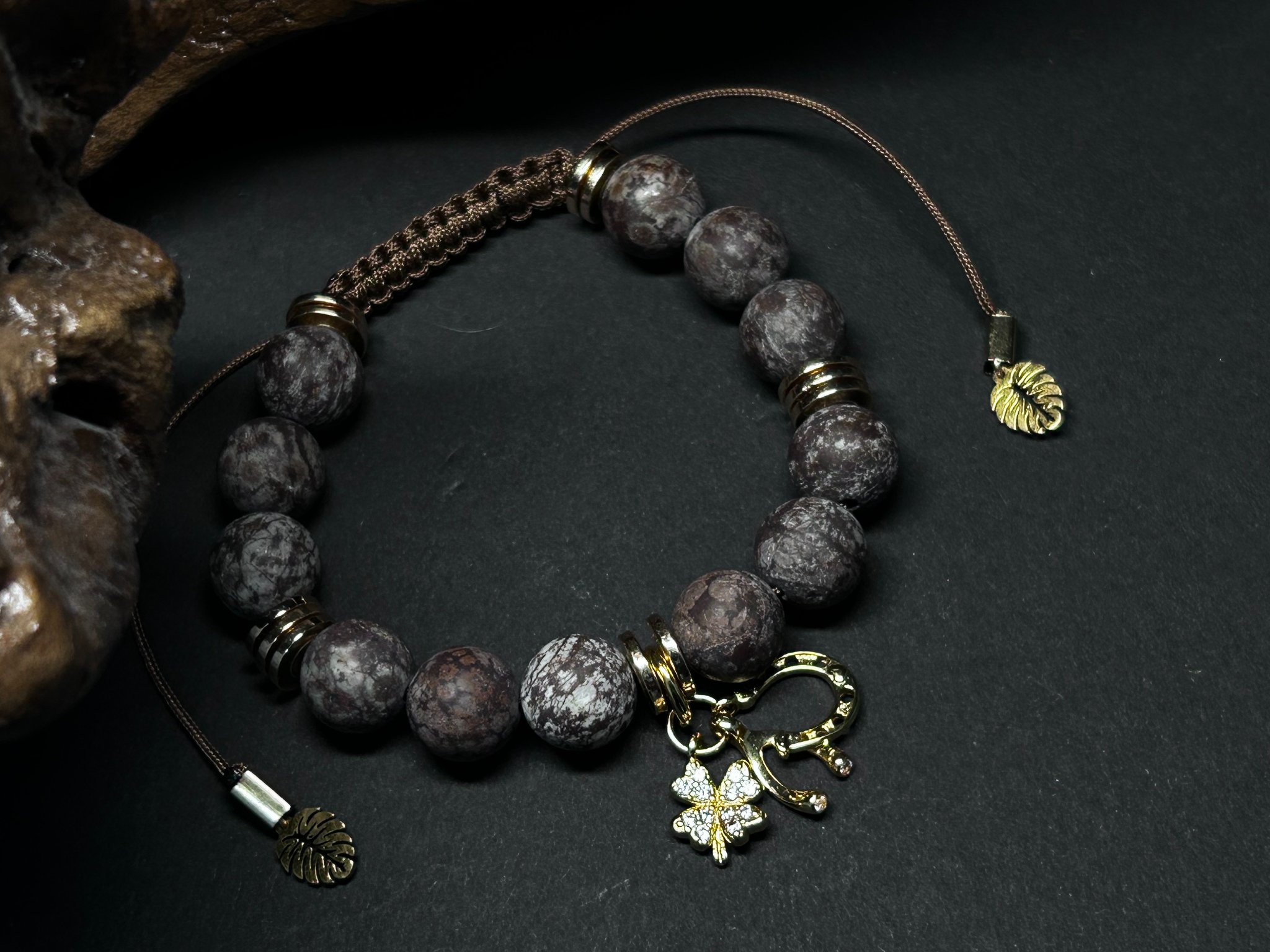 Bransoletka "Harmonia i Szczęście" – Naturalny Alabaster & Złote Symbole